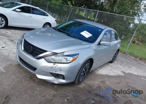 2018 Nissan Altima 2.5 Sv z USA, uszkodzony, nr VIN 1N4AL3AP9JC119373